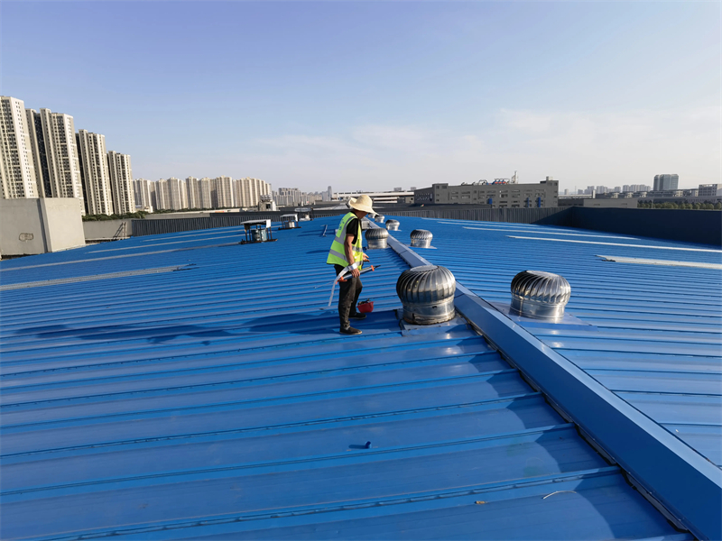 屋顶彩钢瓦翻新
